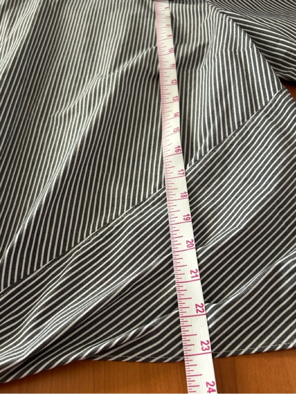 NWOT QStriped Tie-Hem 3/4 Sleeve Women's Top - Gray - Picture 9 of 10